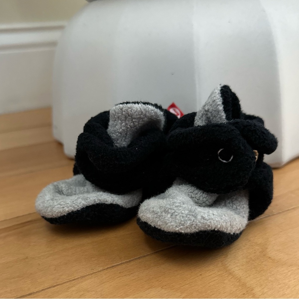 Zutano Black Baby booties- 6 months